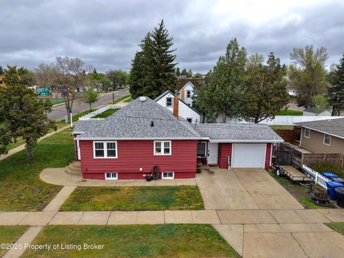 140 4th Avenue E, Dickinson, ND, 58601 | Card Image