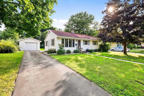 1009 Northland Dr, Madison, WI, 53704-1739 | Card Image