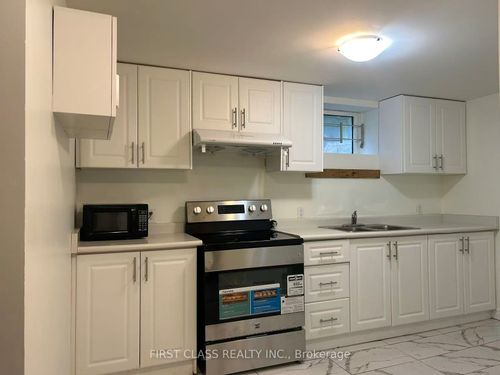 448 Elmwood Ave, Richmond Hill, ON, L4C1M4 | Card Image