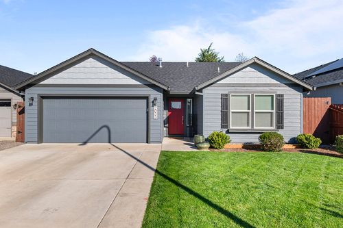 2033 Milton Ln, Medford, OR, 97501-4309 | Card Image