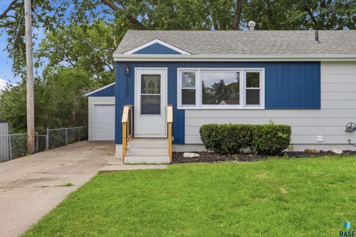 1305 W Thompson Dr Drive, Sioux Falls, SD, 57105 | Card Image