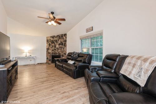1146 Pheasant Trl, Carol Stream, IL, 60188-4844 | Card Image