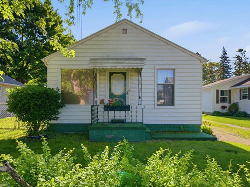 617 Saint James St, Marysville, MI, 48040-1326 | Card Image