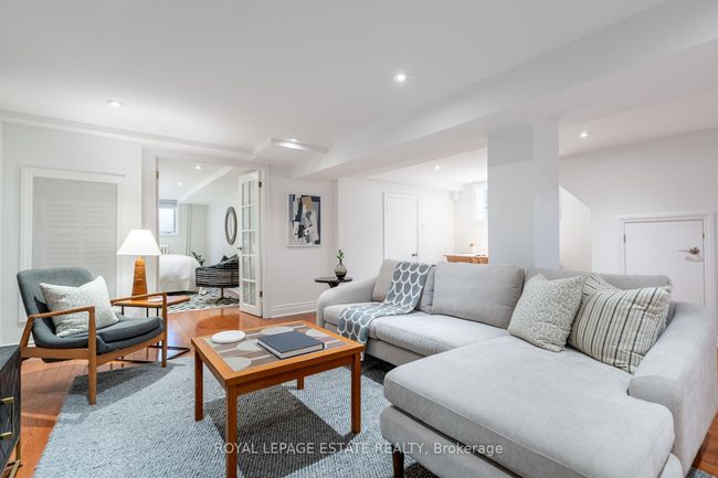 121 Pine Glen Rd, House other with 4 bedrooms, 3 bathrooms and 1 parking in Toronto ON | Image 30