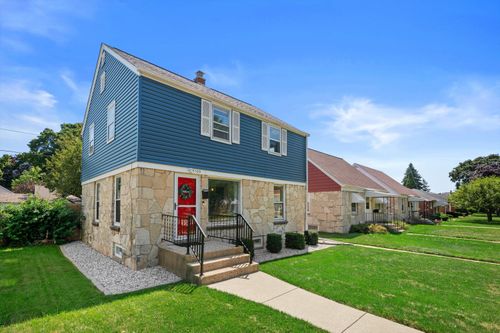 5700 N Sidney Pl, Glendale, WI, 53209-4271 | Card Image