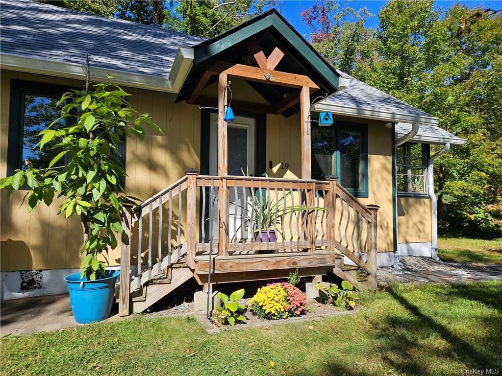 19 Blueberry Hill Hill, For Sale in Warwick Zoocasa