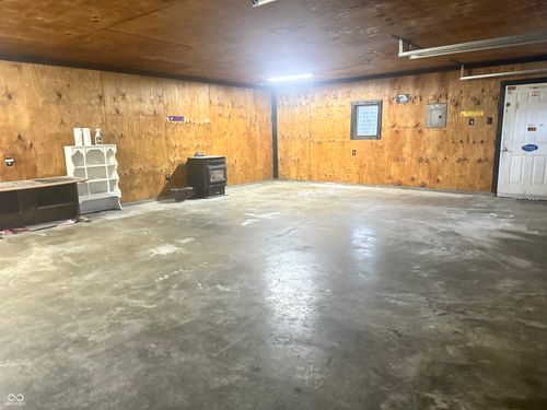 829 W 300 S, Crawfordsville, IN, 47933-6943 | Card Image