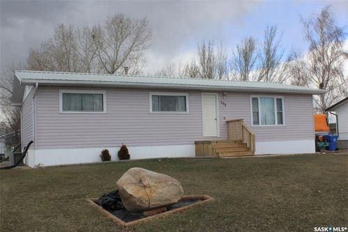209 3rd Ave E, Lampman, SK, S0C1N0 | Card Image
