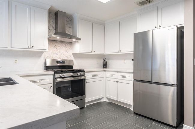 4001 Spring Branch Dr W, House other with 5 bedrooms, 4 bathrooms and 2 parking in Pearland TX | Image 16