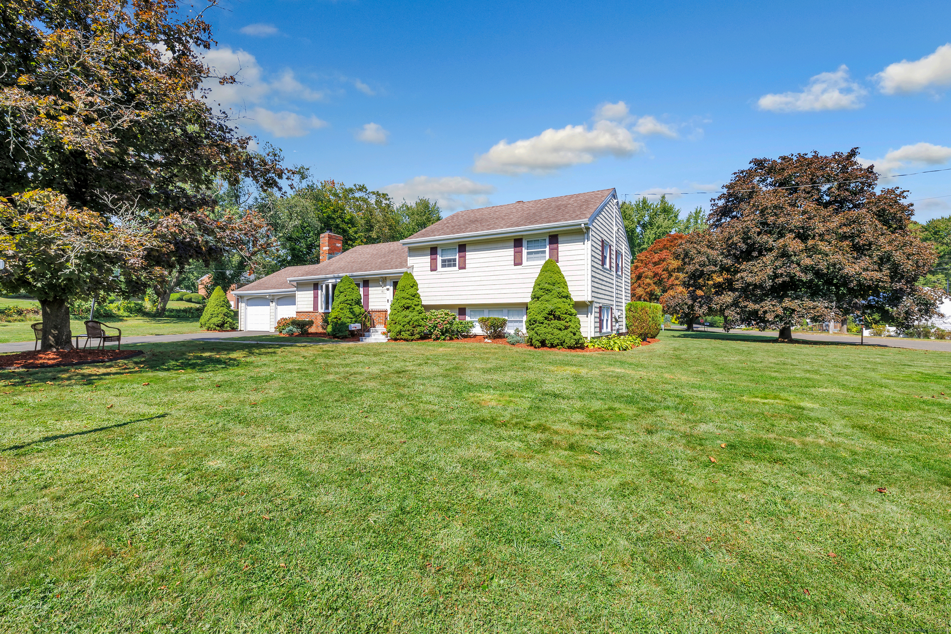 Regina St, Trumbull, CT 06611