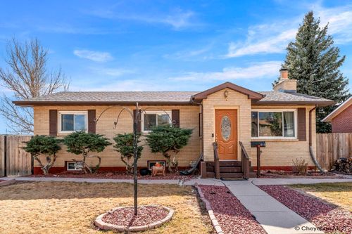 1015 Hoy Rd, Cheyenne, WY, 82009-4824 | Card Image
