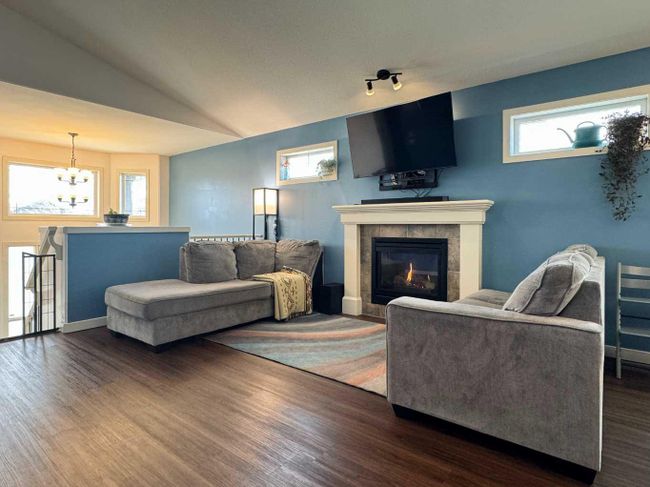 38 Riverland Close W, Home with 4 bedrooms, 3 bathrooms and 4 parking in Lethbridge AB | Image 8