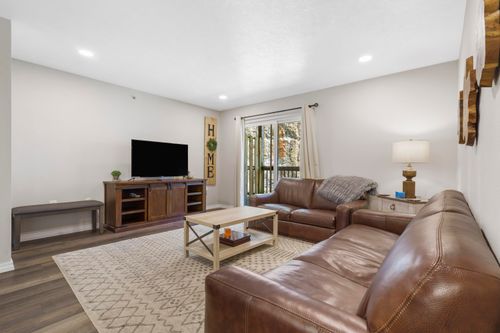 apt-4-2964 Vineyards Pkwy, Branson, MO, 65616-4145 | Card Image