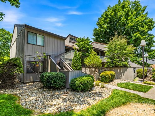 17 Lakemoor Ln, Hendersonville, NC, 28739-4059 | Card Image