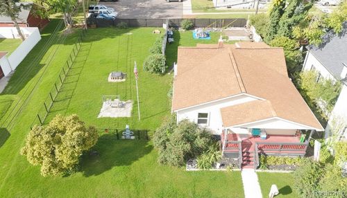 19657 Harman St, Melvindale, MI, 48122-1690 | Card Image