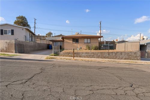 937 E Elizabeth St, Barstow, CA, 92311-4007 | Card Image