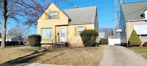 9316 Outlook Dr, Brooklyn, OH, 44144-2454 | Card Image