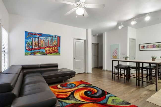 2 - 304 E 30 Th St, Condo with 5 bedrooms, 2 bathrooms and 3 parking in Austin TX | Image 12