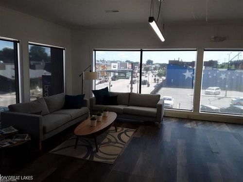 413 W 9 Mile Rd, Ferndale, MI, 48220-2197 | Card Image