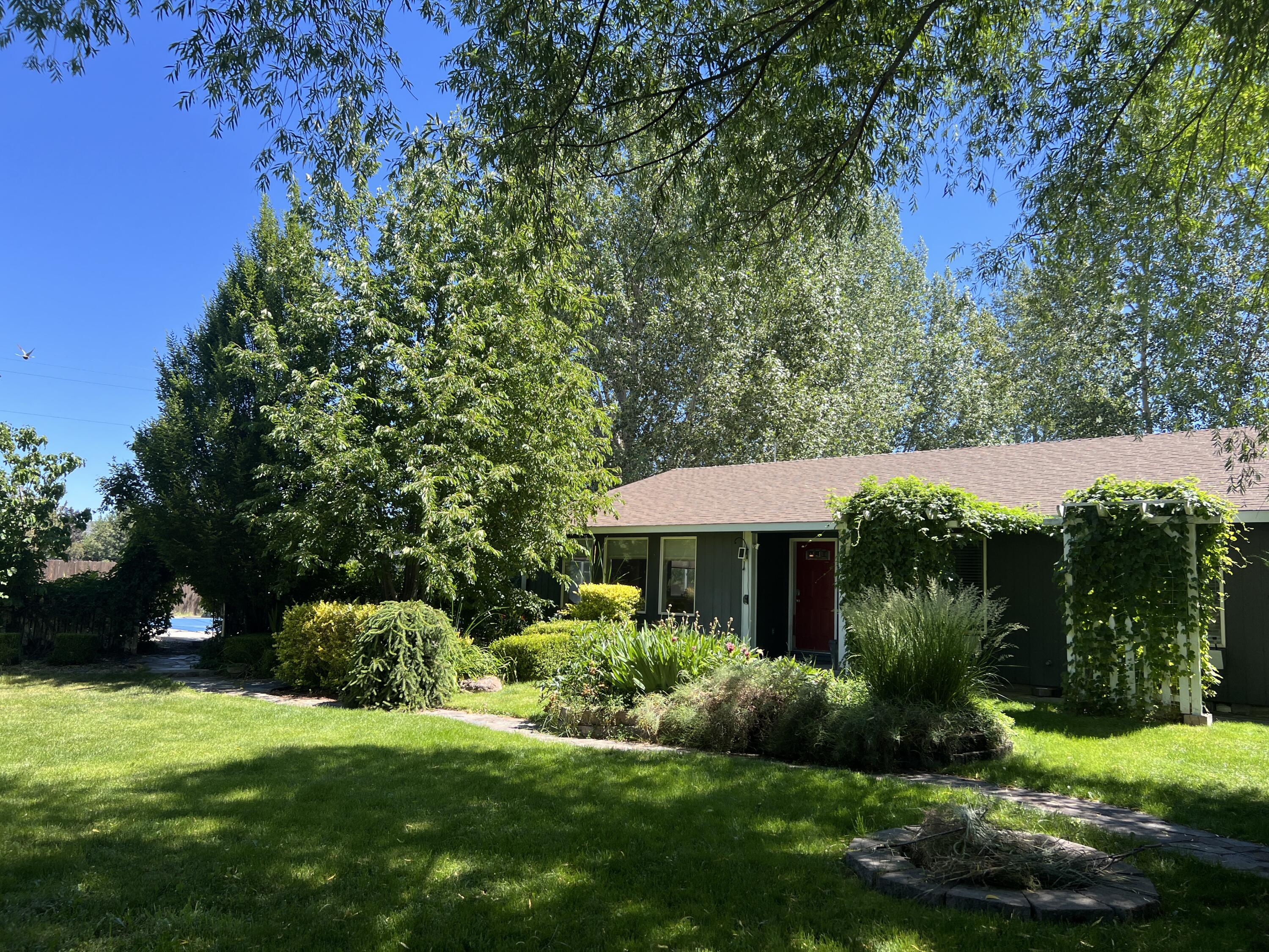 Dogwood Ave, Redmond, OR 97756