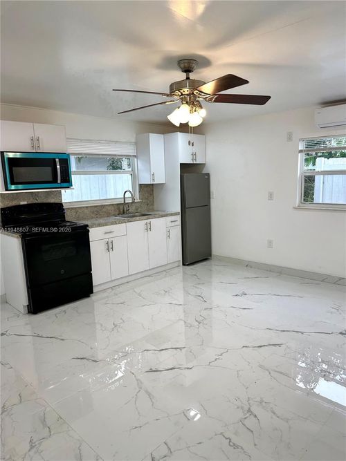 b-2710 N 72nd Ave, Hollywood, FL, 33024-2846 | Card Image