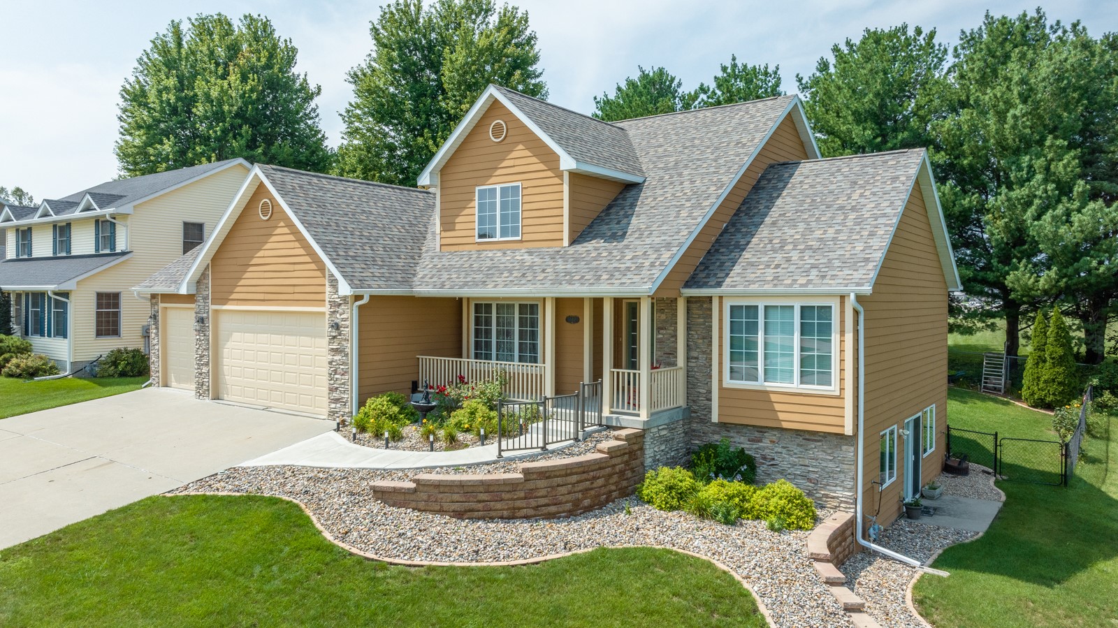 23rd St, Newton, IA 50208