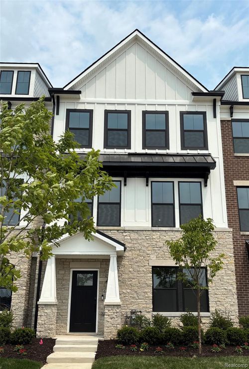 44070 Oakmont Dr, Plymouth, MI, 48170 | Card Image
