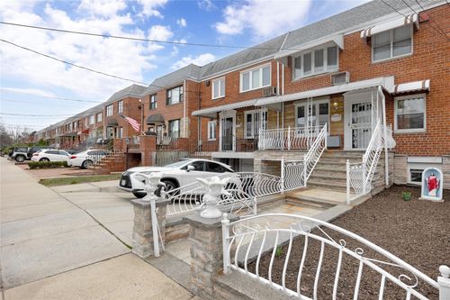 61 69th Ln, Middle Village, NY, 11379-1225 | Card Image