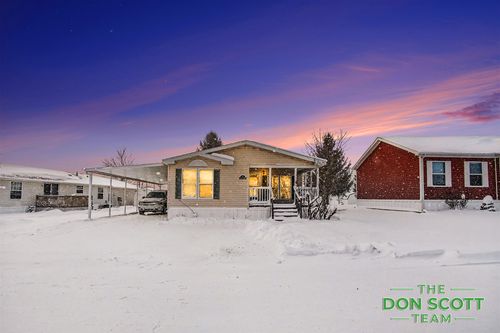 13749 Bluebell Ln, Cedar Springs, MI, 49319-8202 | Card Image