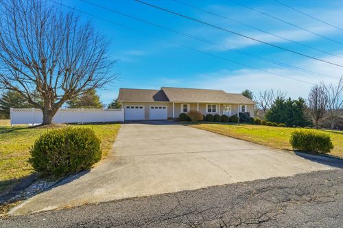 612 Briarwood Drive, Dandridge, TN, 37725 | Card Image