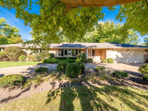 21 E Stonegate Dr, Prospect Heights, IL, 60070-1146 | Card Image