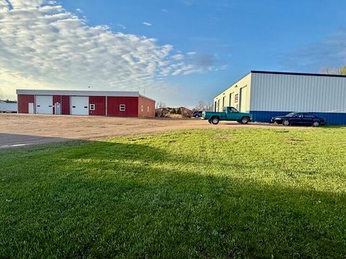 2821 8th Ave Ne, ABERDEEN, SD, 57401-3302 | Card Image