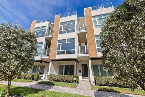 233 4th Ave N, St Petersburg, FL, 33701-2911 | Card Image