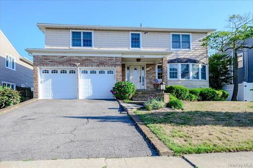 330 Harbor Drive, Hempstead, NY, 11561 | Card Image