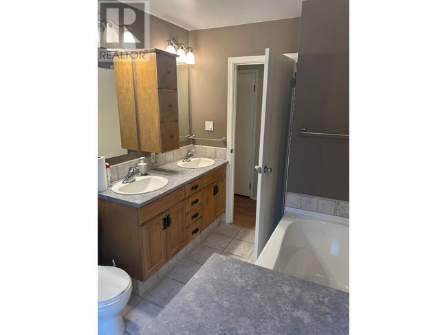 1055 White Rd, House other with 4 bedrooms, 2 bathrooms and null parking in South Slocan BC | Image 8