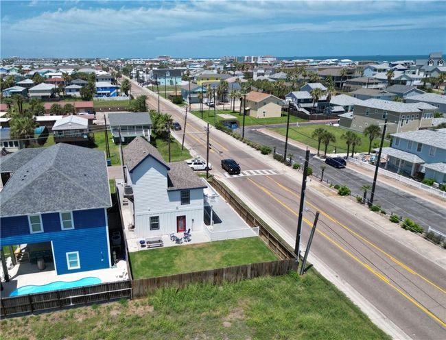 514 Royal Palm Dr, House other with 3 bedrooms, 3 bathrooms and 4 parking in Port Aransas TX | Image 32