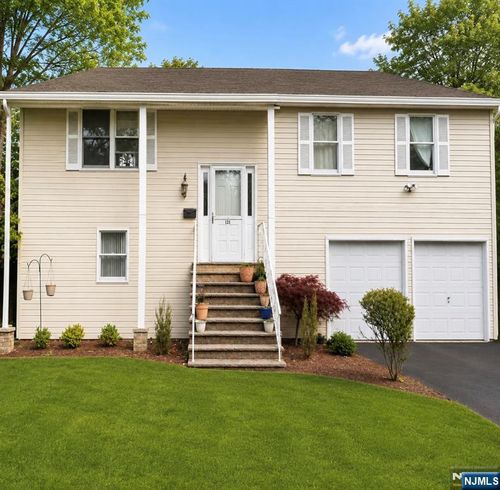 121 Wood St, Englewood, NJ, 07631-3226 | Card Image