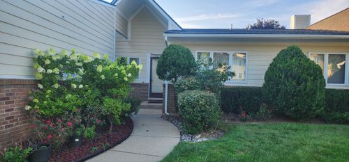 35274 Meadow Ln, Farmington Hills, MI, 48335-2536 | Card Image