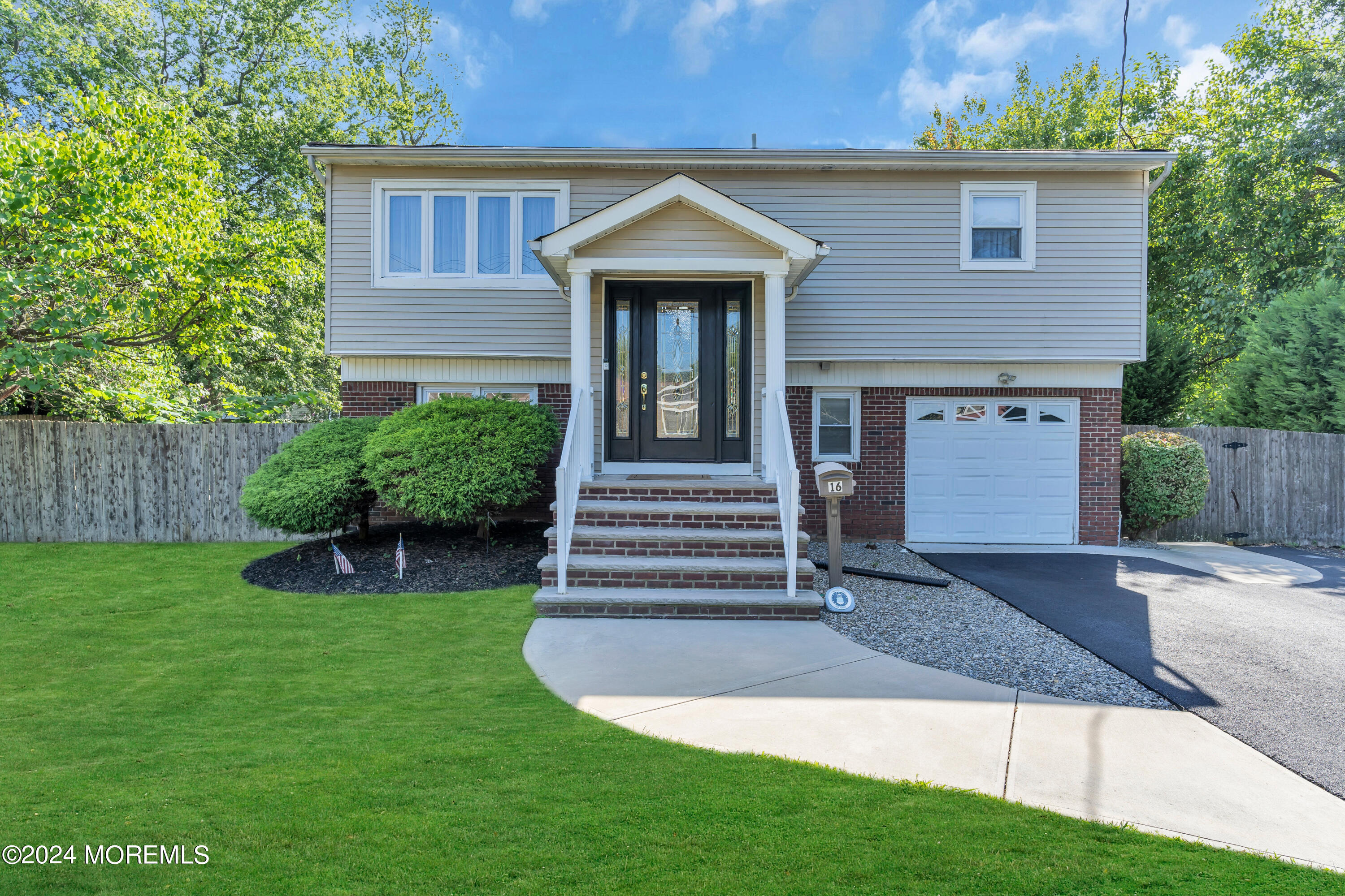 Morris Ave, Belford, NJ 07718