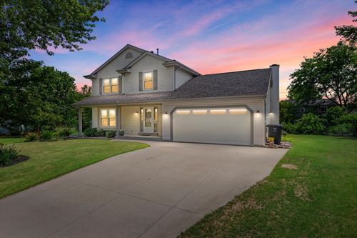 7258 Countryside Ct, Franklin, WI, 53132-9496 | Card Image
