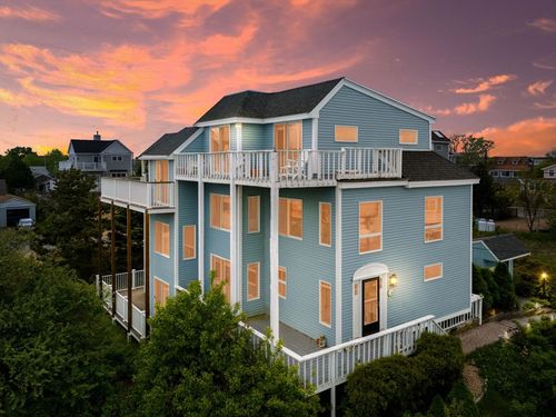 10-10 61st St, Newburyport, MA, 01950-4451 | Card Image