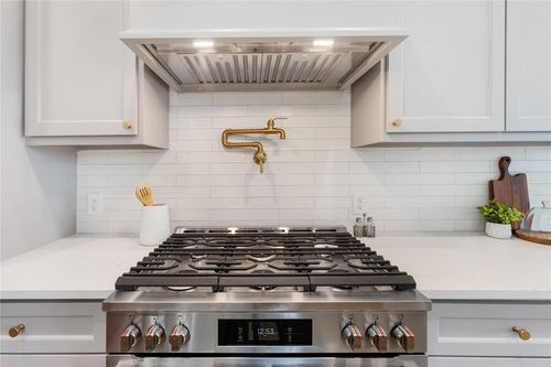 1318 E 32nd 1/2 St, Houston, TX, 77022-5314 | Card Image