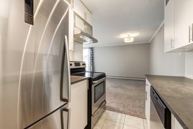 307 - 2512 1 Avenue Nw, Home with 2 bedrooms, 1 bathrooms and 1 parking in Calgary AB | Image 7