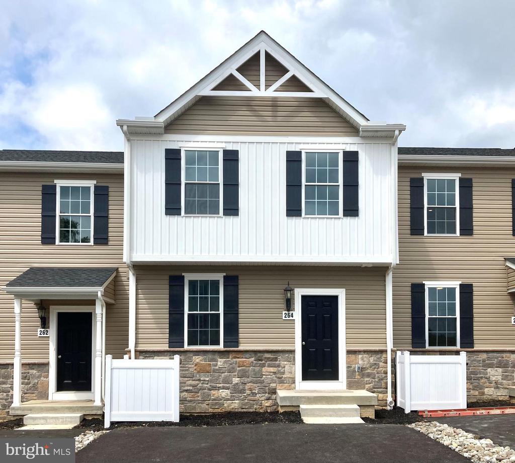 Holstein Dr, Hanover, PA 17331