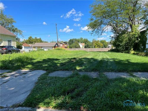 864 Colburn St, Toledo, OH, 43609-3263 | Card Image
