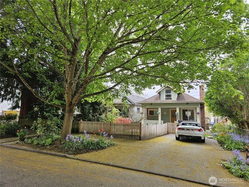 2615 47th Ave Sw, Seattle, WA, 98116-2332 | Card Image