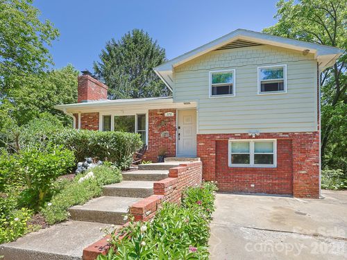 378 Dillingham Cir, Asheville, NC, 28805-9789 | Card Image