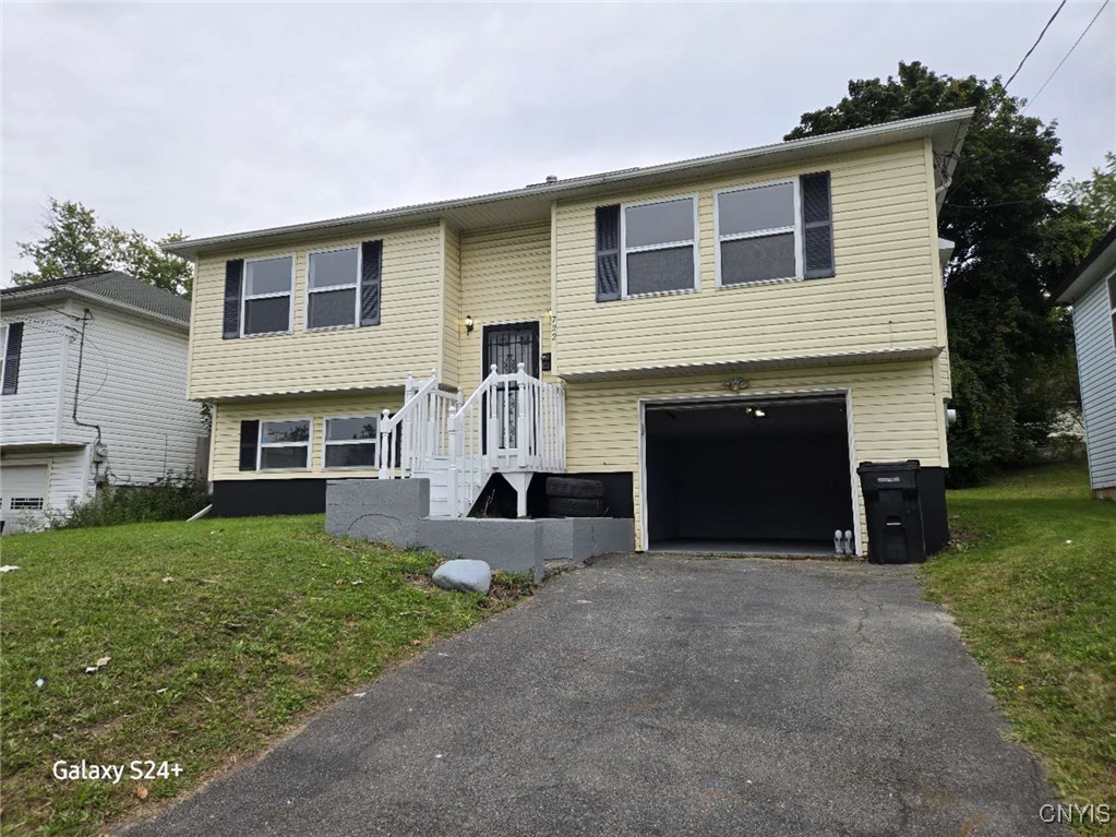 Hazelwood Ave, Syracuse, NY 13224