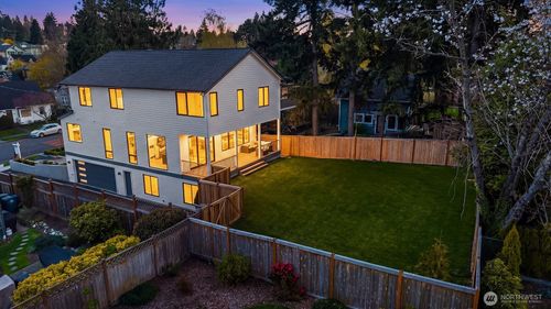 6214 40th Ave Ne, Seattle, WA, 98115-7504 | Card Image