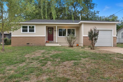 908 S Powell Ave, Wagoner, OK, 74467-7235 | Card Image